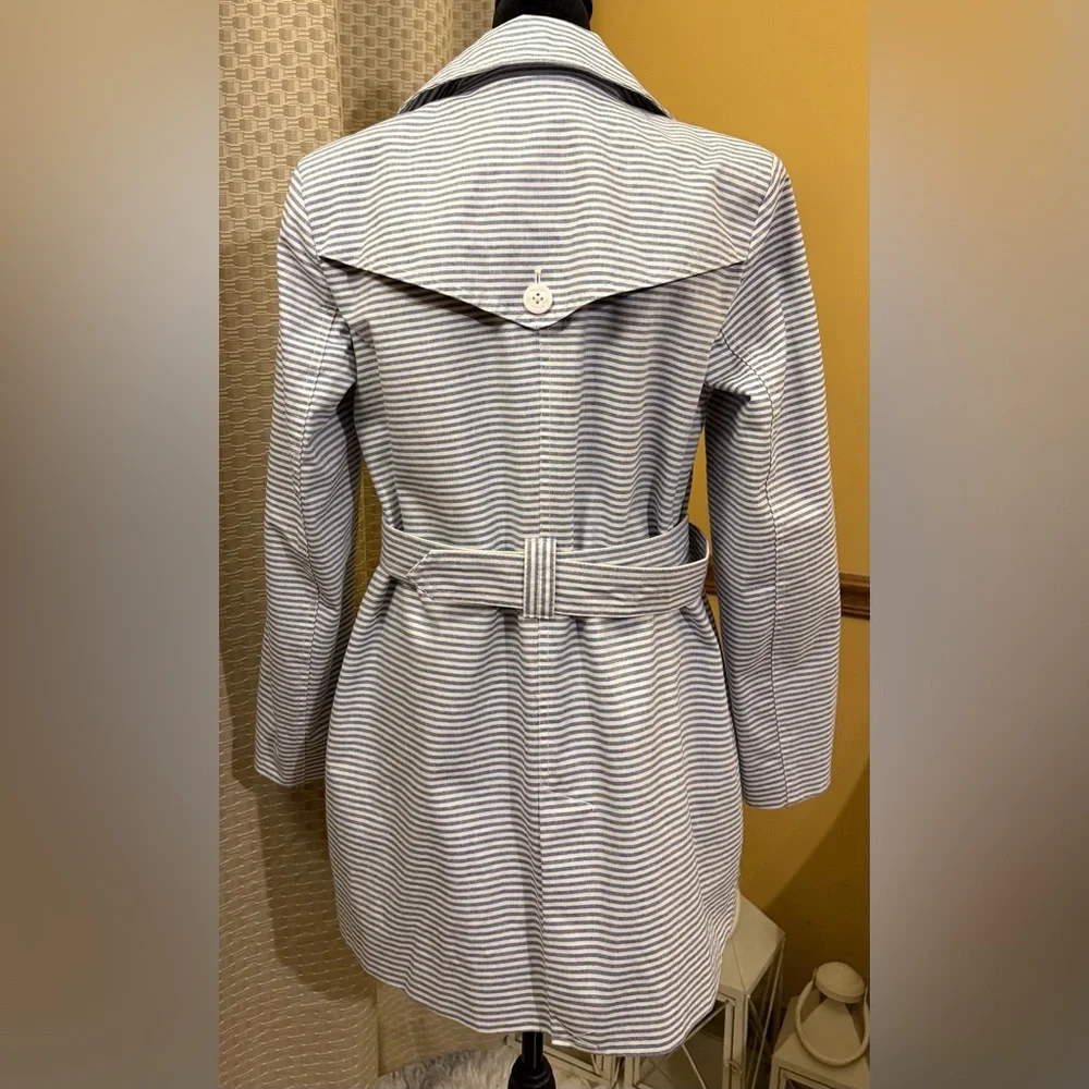 Tommy Hilfiger NWOT Light Blue and White Striped Double Breasted Trench Coat - Picture 5 of 11